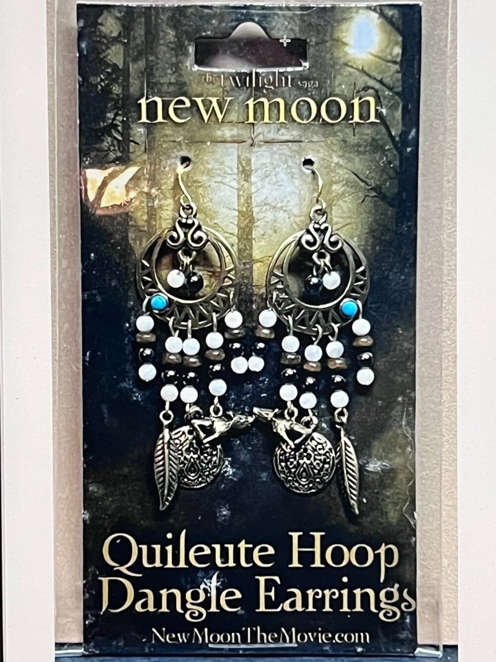 NECA TWILIGHT NEW MOON QUILEUTE HOOP DANGLE EARRINGS NEW ON SEALED CARD LAST ONE